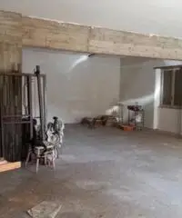 Santa Maria Delle Mole: Vendita Magazzino in Viale della Repubblica