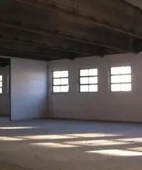 Capannone / Fondo in vendita a Medesano Capannone / Fondo in vendita a Medesano