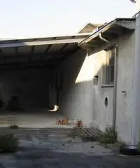 Capannone / Fondo in vendita a Medesano Capannone / Fondo in vendita a Medesano