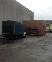 Magazzino in vendita a Parma, Via Traversetolo Magazzino in vendita a Parma, Via Traversetolo