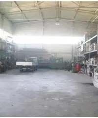 Santa Maria Degli Angeli: Vendita Magazzino da 600mq con ascensore