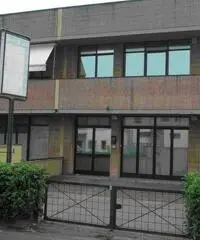 Capannone commerciale in vendita a Pontedera 300 mq  Rif: 350269 Capannone commerciale in vendita a Pontedera 300 mq  Rif: 350269