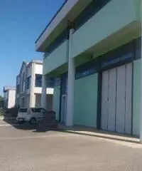 CAPANNONE di 6 vani e di 1400 mq (AGLIANA) rif. F440