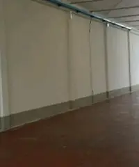 Montemurlo capannone artigianale di mq. 550 con altezza sotto volta di m 5, ufficio, bagno, buono st Montemurlo capannone artigianale di mq. 550 con altezza sotto volta di m 5, ufficio, bagno, buono st