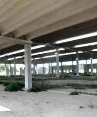 Capannone / Fondo in vendita a Reggio nell'Emilia, Gavassa Capannone / Fondo in vendita a Reggio nell'Emilia, Gavassa