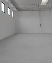 Vendita Capannone in via del Commercio Vendita Capannone in via del Commercio