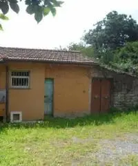 Vendita Magazzino in Via Circumlacuale Vendita Magazzino in Via Circumlacuale