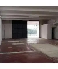 Villa Adriana: Vendita Capannone in via Lago Di Bolsena