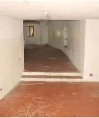 21531030-51 - Montegrino Valtravaglia affittasi laboratorio