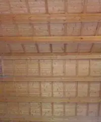 VENDESI MAGAZZINO DI MQ. 200