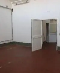 Quarto Inferiore: Affitto Capannone da 235mq Quarto Inferiore: Affitto Capannone da 235mq
