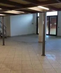 Affitto Magazzino in Via Carrata