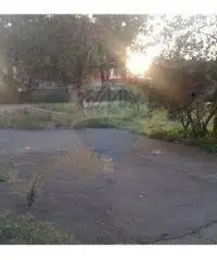 Ampio deposito con 700 mq di spazio esterno