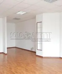 Oltre 3 vetrine in affitto a Borgia Oltre 3 vetrine in affitto a Borgia