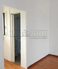 Oltre 3 vetrine in affitto a Borgia Oltre 3 vetrine in affitto a Borgia