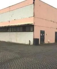 Vendita Magazzino in Via Nazionale Vendita Magazzino in Via Nazionale