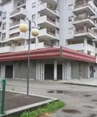 Quattromiglia: Affitto Magazzino in Via Alessandro Volta