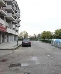 Quattromiglia: Affitto Magazzino in Via Alessandro Volta