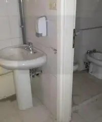 Quattromiglia: Affitto Magazzino in Via Alessandro Volta