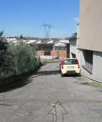 CAPANNONE di 3 vani e di 850 mq (CALENZANO) rif. F143