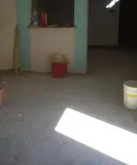 San Donnino fondo artigianale di mq. 40 circa con bagno ed antibagno, altezza 3,80 m. Ingresso su st San Donnino fondo artigianale di mq. 40 circa con bagno ed antibagno, altezza 3,80 m. Ingresso su st