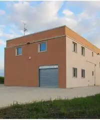 Artigianalecommerciale  di 450 mq + piazzale pavimentato Artigianalecommerciale  di 450 mq + piazzale pavimentato