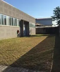 Affitto Capannone in Strada Statale 33