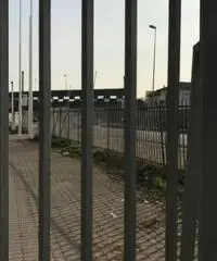 Affitto Capannone in via Sempione 184