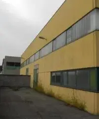 Capannone in Affitto a Robecco sul Naviglio