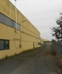 Capannone in Affitto a Robecco sul Naviglio