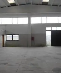 Capannone in Affitto a Robecco sul Naviglio