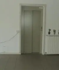 Vendita Capannone da 185mq con ascensore Vendita Capannone da 185mq con ascensore