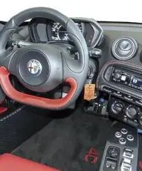 Alfa Romeo 4C 1750 TBi Spider XENON PACK RACING II PINZE ROSSE Alfa Romeo 4C 1750 TBi Spider XENON PACK RACING II PINZE ROSSE