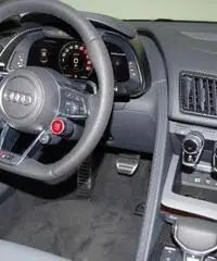 Audi R8 5.2 FSI V10 PLUS S-TRONIC MAGNETICRIDE CARBONIO Audi R8 5.2 FSI V10 PLUS S-TRONIC MAGNETICRIDE CARBONIO