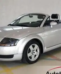 AUDI TT ROADSTER 1.8 T 150 CV Interni in pelle + Sedili riscaldabili + Climatizzatore automatico + R AUDI TT ROADSTER 1.8 T 150 CV Interni in pelle + Sedili riscaldabili + Climatizzatore automatico + R
