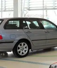 BMW 320 D TOURING E46 Climatizzatore digitale + Radio cd + Cerchi in lega + DSC + Vetri elettrici + 