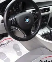 BMW 320 I COUPE' Fari allo Xeno + Climatizzatore bi-zona + Radio cd +