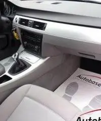 BMW 320 I COUPE' Fari allo Xeno + Climatizzatore bi-zona + Radio cd +