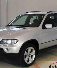 BMW X5 3.0 D STEPTRONIC Cambio automatico Fari xeno Cruise control Cerchi in lega 19 Radio cd Bracci