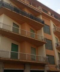 GIOIA TAURO VENDE: Appartamento in Via R. Margherita (zona c
