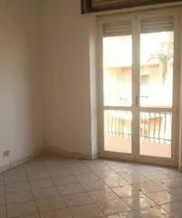 GIOIA TAURO VENDE: Appartamento in Via R. Margherita (zona c
