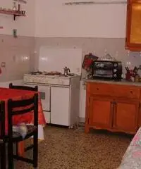 Stanze: 4 Superficie: 80 mq Comune di gioiosa jonica Stanze: 4 Superficie: 80 mq Comune di gioiosa jonica