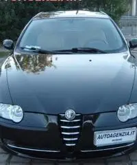 ALFA ROMEO 147 1.9 JTD 16V cat 5 porte Distinctive rif. 7196704 ALFA ROMEO 147 1.9 JTD 16V cat 5 porte Distinctive rif. 7196704