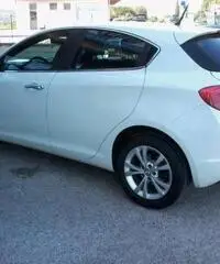 ALFA ROMEO Giulietta 1.6 JTDm-2 105 CV Distinctive rif. 7083785 ALFA ROMEO Giulietta 1.6 JTDm-2 105 CV Distinctive rif. 7083785