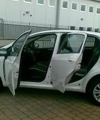 FIAT Punto 1.4 8V 5 porte Natural Power Easy rif. 7150739 FIAT Punto 1.4 8V 5 porte Natural Power Easy rif. 7150739