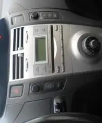 Toyota Yaris ( GPL ) ( GAS )  5 PORTE  5 POSTI  ok anche per neo paten