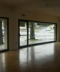 Locale ottima visibilita Locale ottima visibilita