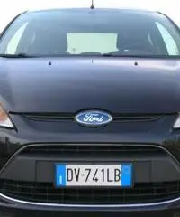 FORD Fiesta 1.4 TDCi 68CV 3 porte Titanium rif. 7178118 FORD Fiesta 1.4 TDCi 68CV 3 porte Titanium rif. 7178118