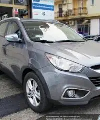 HYUNDAI iX35 1.7 CRDi 2WD USB 17 HYUNDAI iX35 1.7 CRDi 2WD USB 17