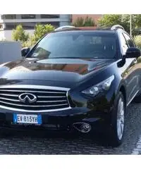Infiniti FX30 black & white edition Infiniti FX30 black & white edition